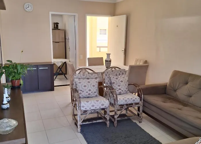 Lindo apto 3 qtos, a 350 mtrs praia da enseada com serviço de praia e portaria 24 hrs próx casa grande hotel, hipermercados, farmácias bancos Guarujá