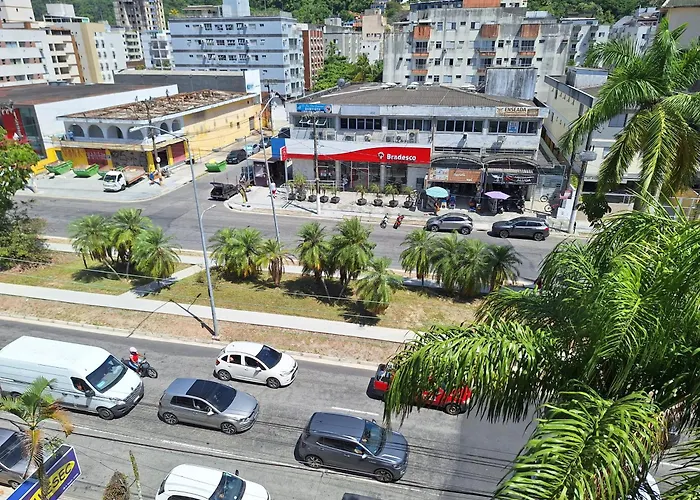 Lindo apto 3 qtos, a 350 mtrs praia da enseada com serviço de praia e portaria 24 hrs próx casa grande hotel, hipermercados, farmácias bancos Guarujá